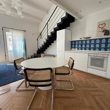 Yourhome - Blue House Apartment *